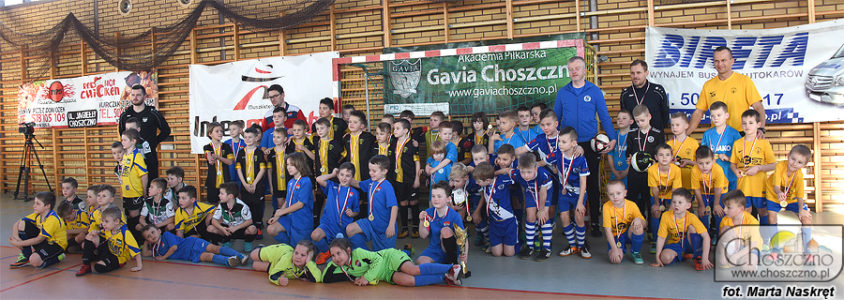 drużyny biorace udział w turnieju piłkarskim o puchar burmistrza Choszczna